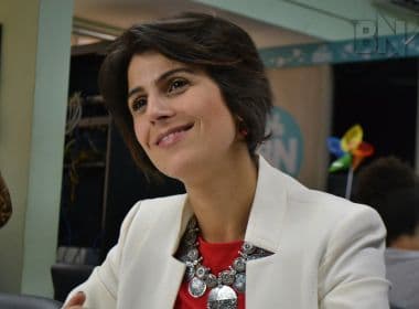 Manuela D’Ávila avalia que eleições estão em risco e defende projeto político feminista