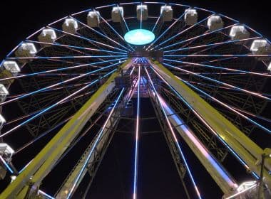 Roda gigante atrai cerca de 10 mil pessoas na primeira noite do Festival Virada Salvador