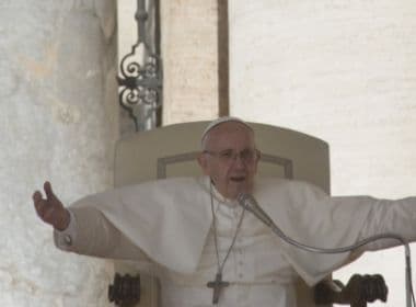 Papa Francisco diz que mães devem se sentir livres pra amamentar bebês em Capela Sistina