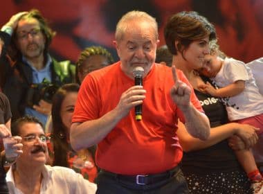 'Galego, faça como eu: não baixe a cabeça', aconselha Lula a Wagner após ação da PF