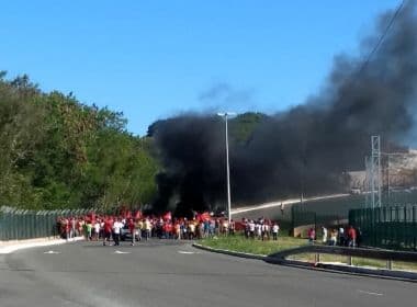 Região do aeroporto é bloqueada em protesto contra prisão de Lula