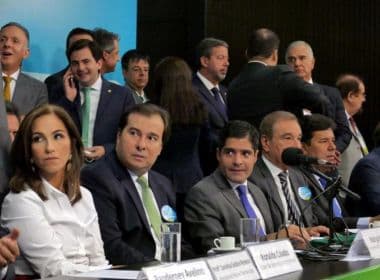 Neto critica 'fogo amigo' do PSDB ao 'minar' candidatura de Rodrigo Maia