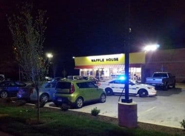 Homem seminu mata 4 pessoas em restaurante no Tennessee