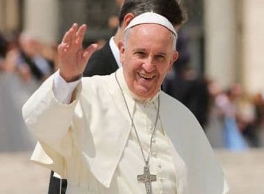 Papa Francisco diz que difamação na mídia fomenta golpes de Estado