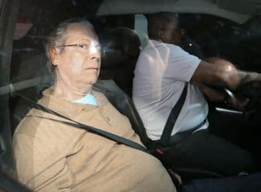 José Dirceu se entrega à Polícia Federal para cumprir pena de 30 anos e 9 meses