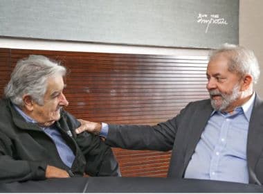 Ex-presidente do Uruguai, Mujica vai visitar Lula em carceragem nesta quinta