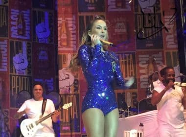 Com seleção de hits, Claudia Leitte leva clima de Carnaval para Farol da Barra