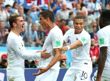 Com direito a falha de Muslera, França vence Uruguai e vai à semifinal da Copa