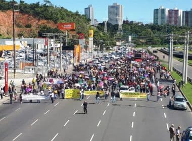 Em assembleia, professores da rede municipal de Salvador decidem manter greve