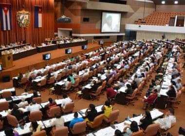 Assembleia de Cuba aprova proposta de reforma constitucional; confira mudanças