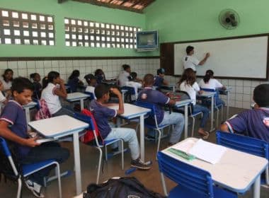 Desempenho do ensino médio em matemática despenca em 2017 na BA; português regride 