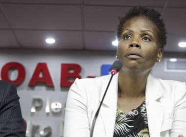 Comissão diz que advogada algemada por PMs no Rio ‘se jogou no chão’ e inocenta juíza