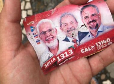 Mesmo após operação da PF, santinhos com Lula candidato são vistos nas ruas de Salvador