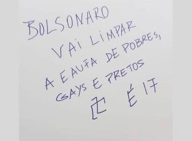 Ameaça racista citando Bolsonaro é pichada em porta de banheiro de prédio da Ufba