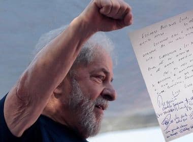 'Não podemos deixar que desespero leve o Brasil a uma aventura fascista', escreve Lula