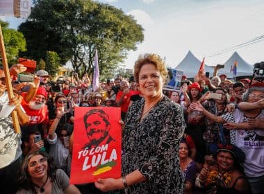 'O rei está nu', escreve Dilma no Twitter em crítica a Moro