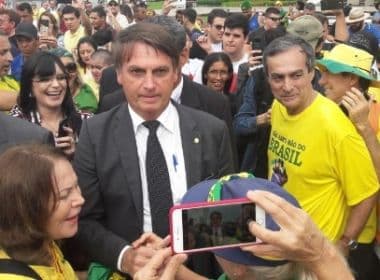 Bolsonaro desembarca em Brasília pela primeira vez como presidente eleito nesta terça