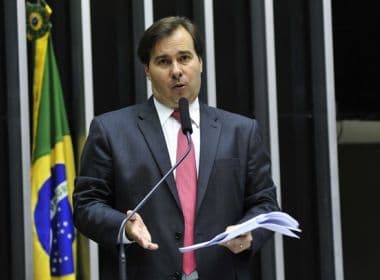Aliados de Bolsonaro reclamam da insistência de Rodrigo Maia 