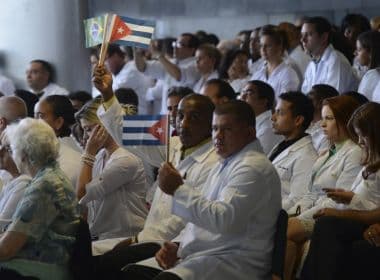 Saída de Cuba do Mais Médicos irrita prefeitos, que cobram solução de Bolsonaro