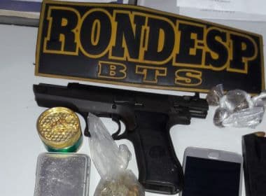 Pistola israelense, munição e drogas são apreendidas por PM em Salvador