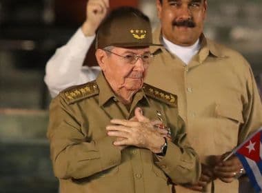 Raúl Castro recebe profissionais cubanos que integravam Programa Mais Médicos
