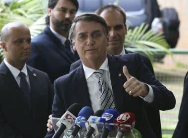 'Ninguém recebe ou dá dinheiro sujo por cheque nominal', afirma Bolsonaro