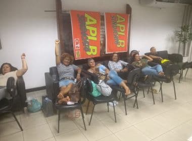 Servidores mantêm ocupação no plenário da AL-BA para evitar votação