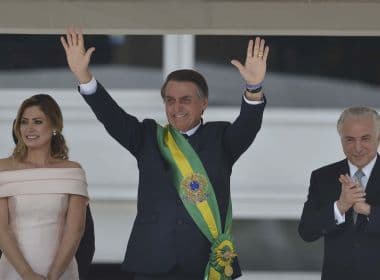 Bolsonaro recebe faixa presidencial e promete restabelecer a ordem no Brasil