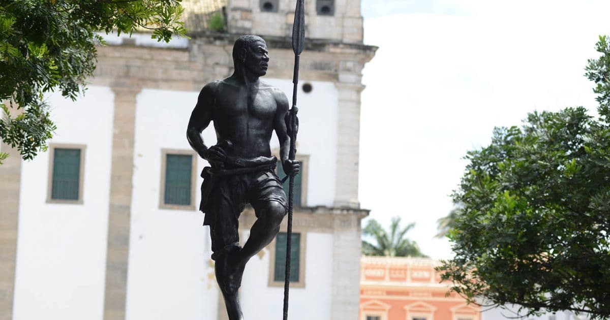 Vândalos roubam lança da estátua de Zumbi dos Palmares no Pelourinho