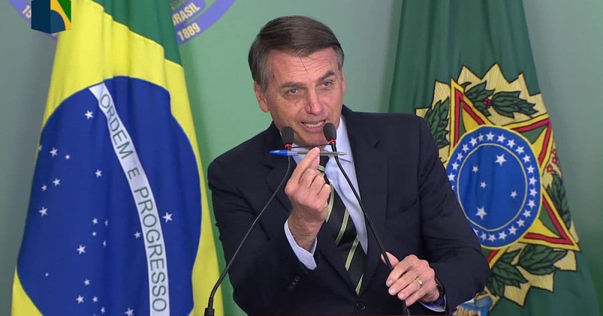 Bolsonaro assina decreto que facilita posse de armas