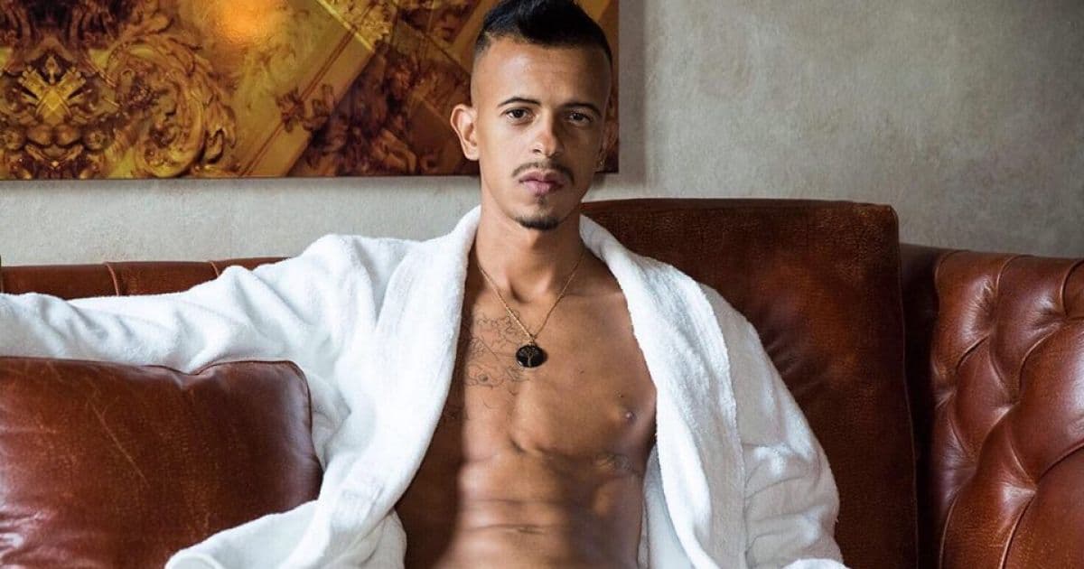 Repórter da Record Bahia entrevista ator pornô gay como 'gerente de hotel'