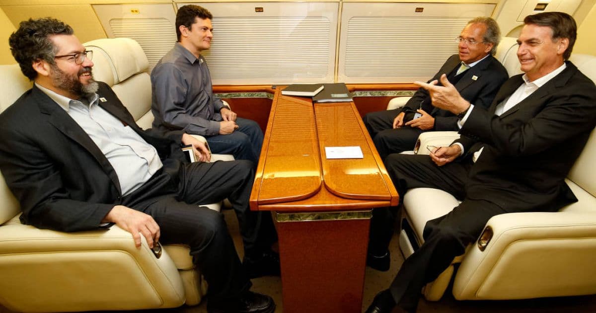 Bolsonaro vai a Davos a bordo do 'AeroLula', alvo da oposição ao PT em 2004