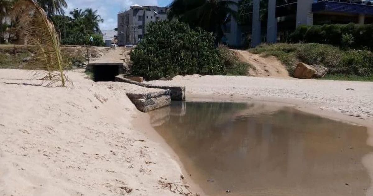 Prefeitura acusa Embasa de poluir praia do Rio Vermelho e notifica; empresa nega