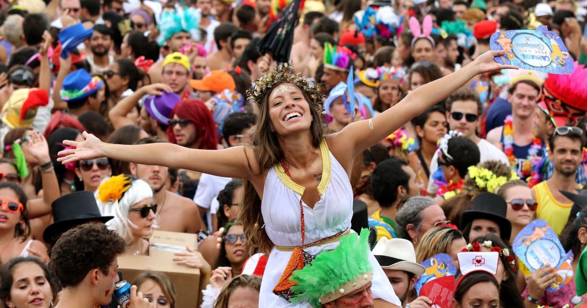 Pelo menos 62% dos brasileiros devem cair na folia durante o Carnaval, diz CNDL e SPC Brasil