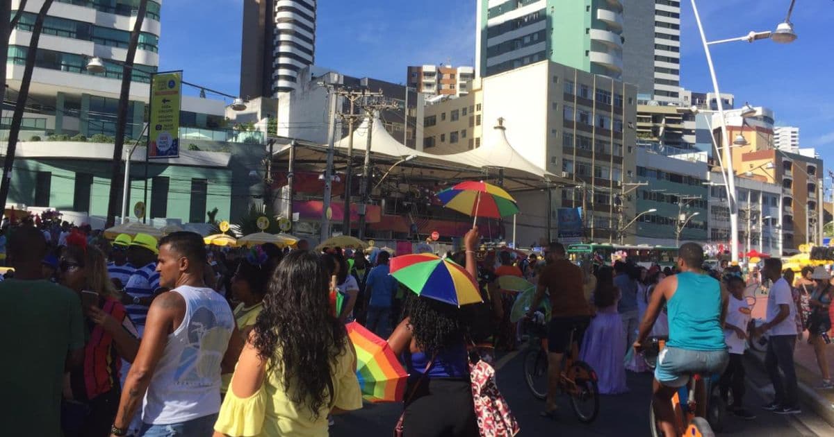 Atrações do Fuzuê iniciam desfile e pré-Carnaval de Salvador está oficialmente aberto