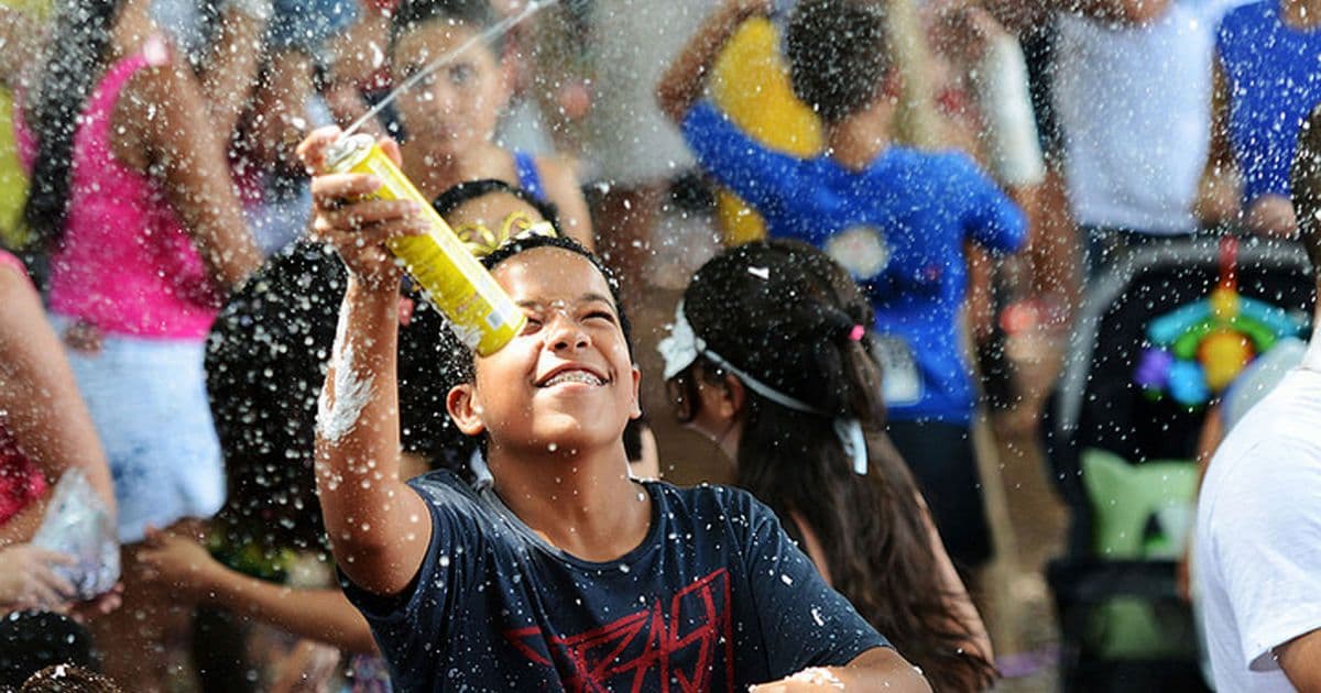 Brincadeira das crianças, 'espuma de Carnaval' pode ser proibida em Salvador