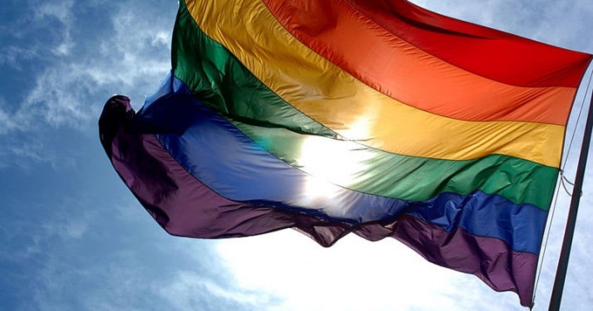 Frente parlamentar protocola emenda para tentar impedir criação de conselho LGBT