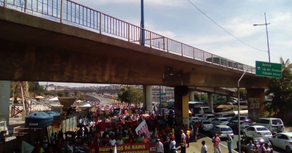 Manifestantes protestam contra a reforma da Previdência em Salvador 