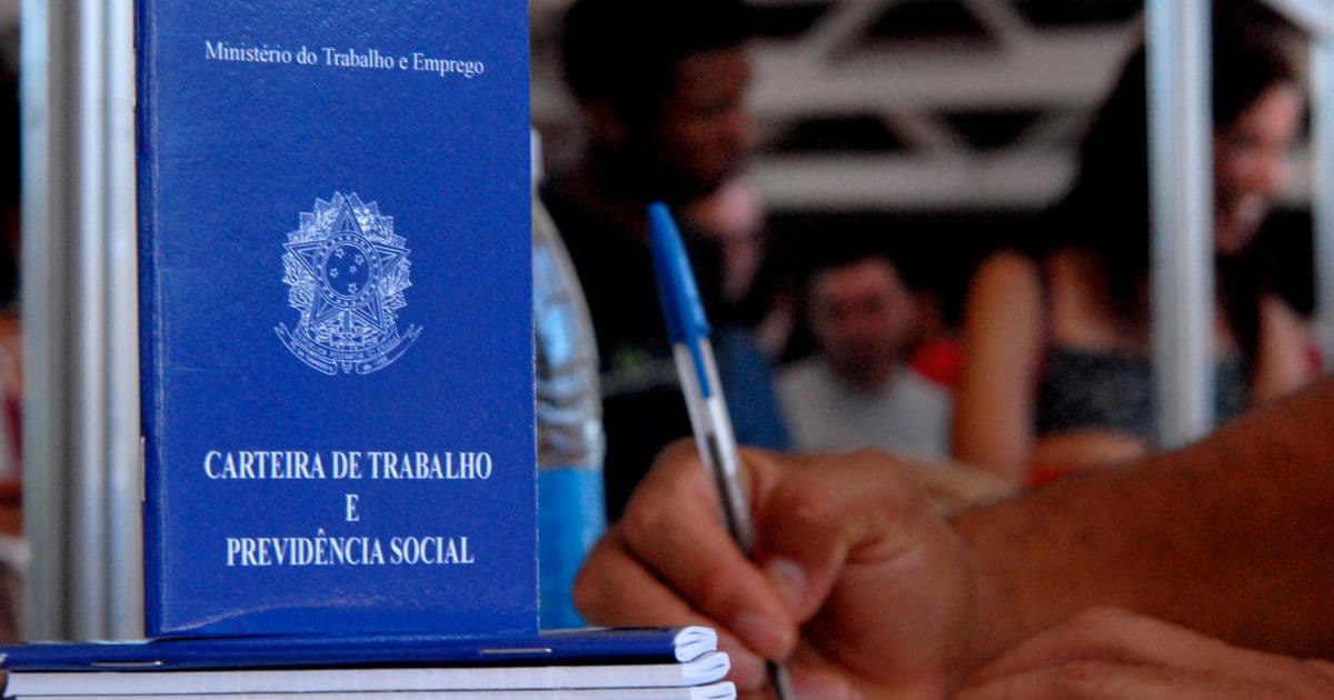 Brasil cria mais de 173 mil vagas de emprego com carteira assinada em fevereiro