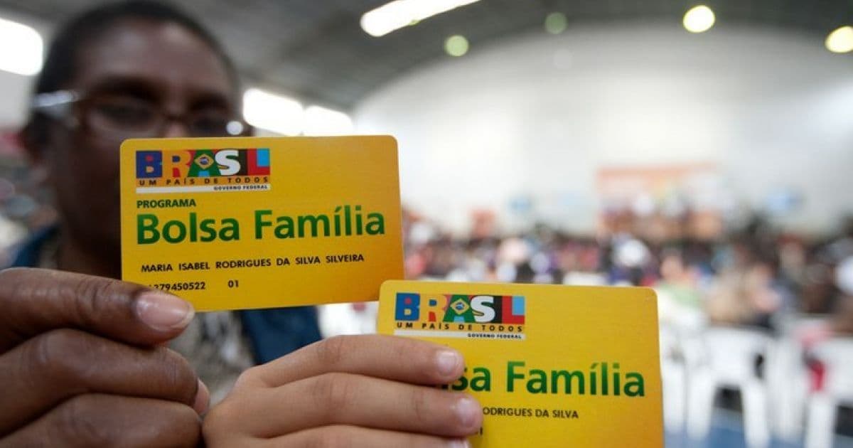 Governo Bolsonaro remodela Bolsa Família; programa terá novo nome e 13º salário