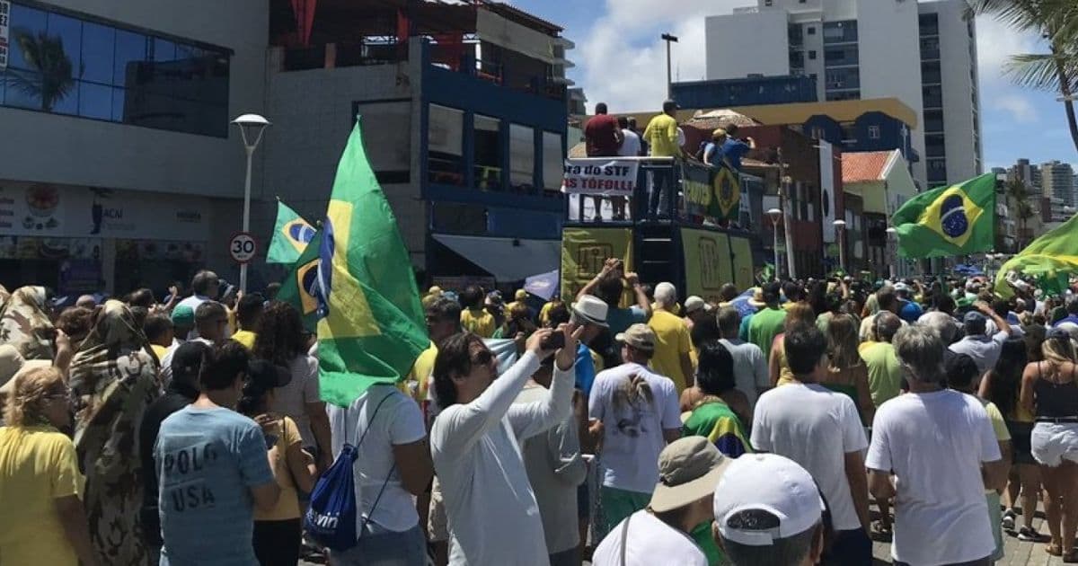 Manifestantes se reúnem na Barra em ato de apoio a Bolsonaro, Moro e Operação Lava Jato