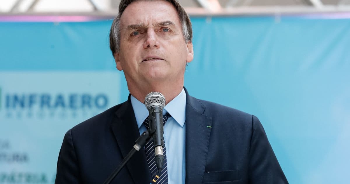 Bolsonaro dá passaporte diplomático a Edir Macedo e esposa do bispo