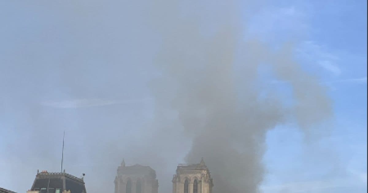 Incêndio atinge catedral de Notre Dame em Paris