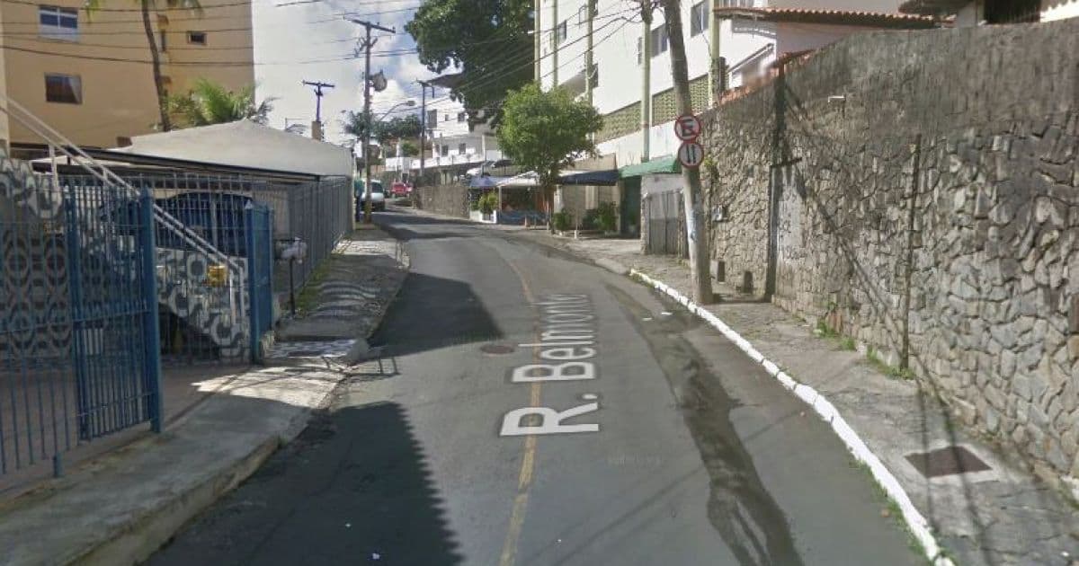 Caminhão derruba poste e rua no Rio Vermelho é interditada; região está sem energia