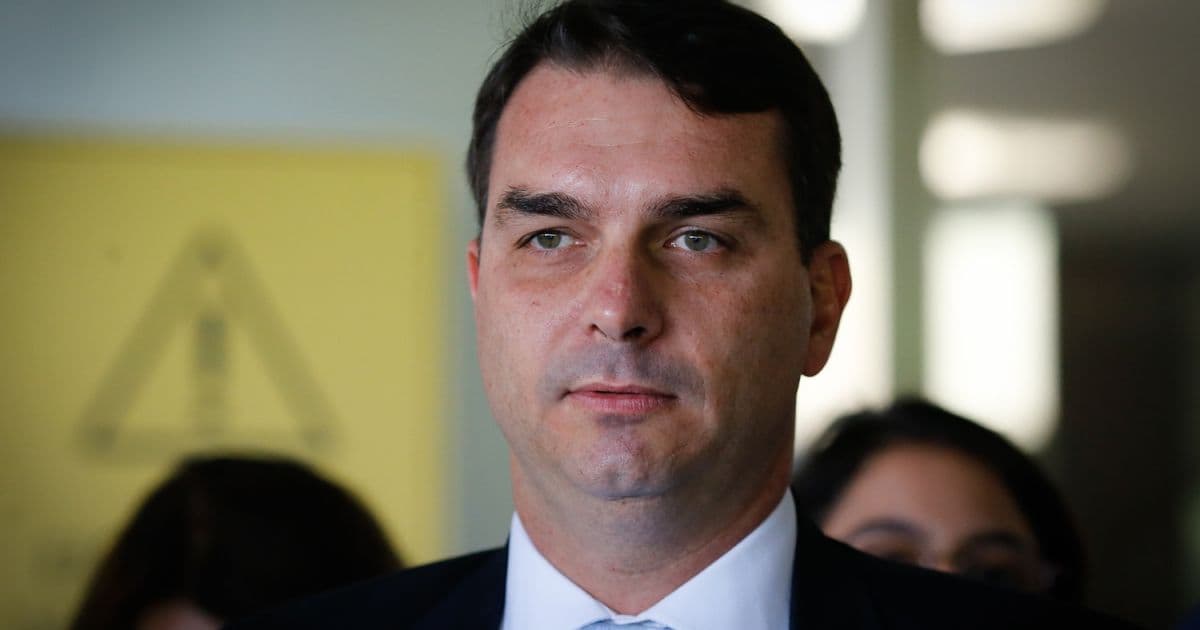 MP aponta indícios de lavagem de dinheiro nas transações de Flávio Bolsonaro
