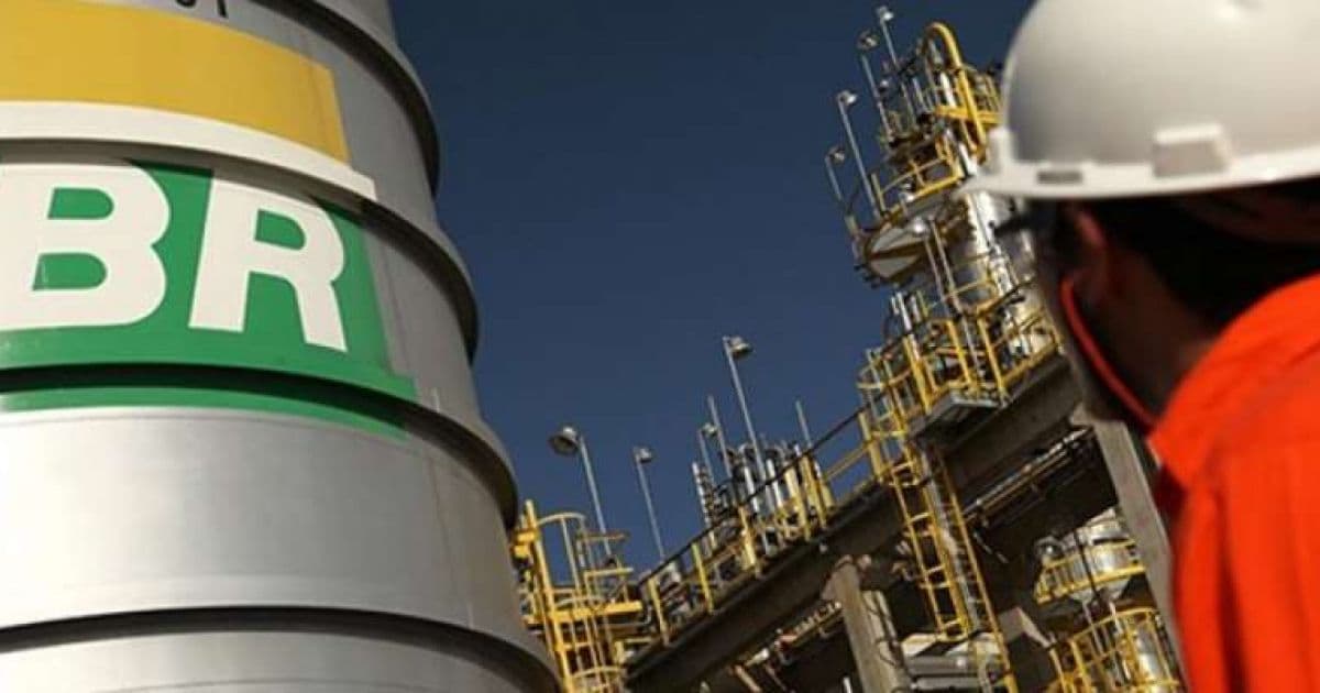 Petrobras completa 17 dias sem reajustar preço da gasolina nas refinarias
