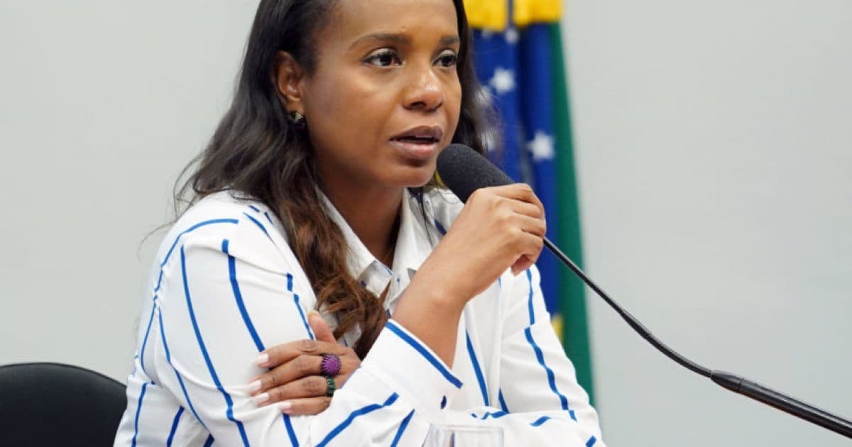 Ataques a Bolsonaro por indicados de Tia Eron foram motivo para demissão, diz coluna