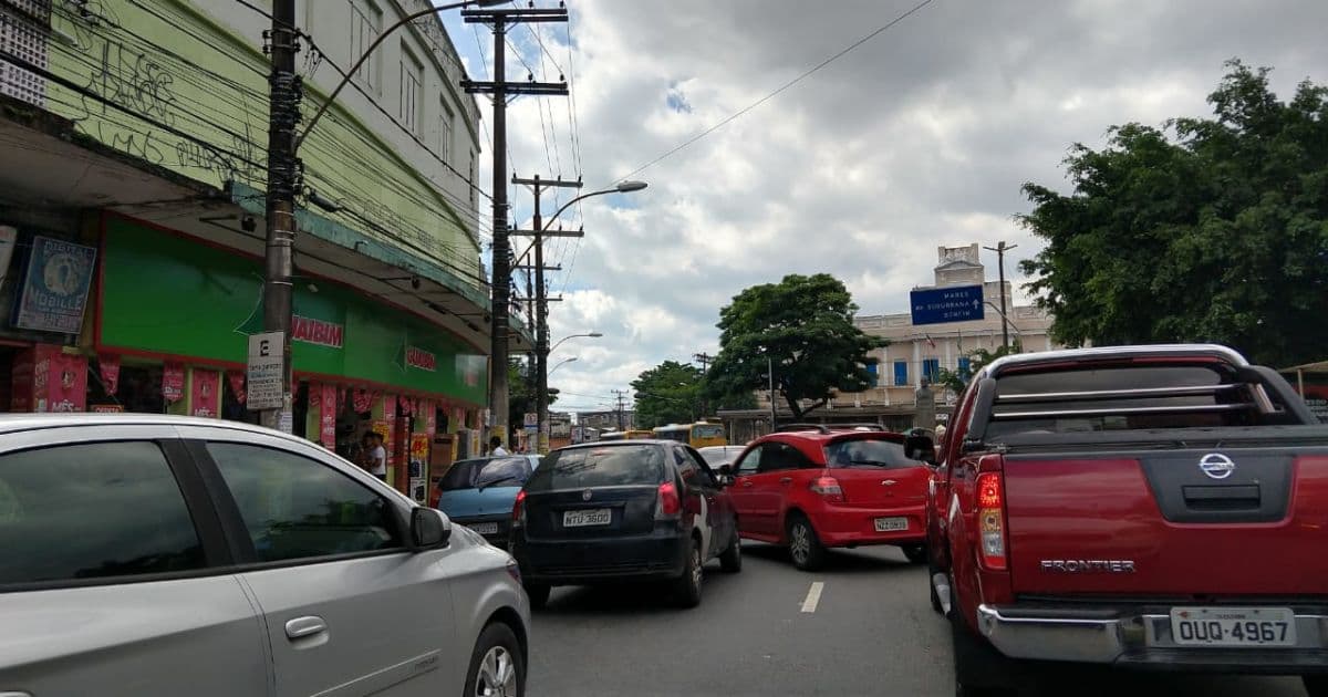 Semáforos quebrados complicam trânsito na região da Calçada neste sábado