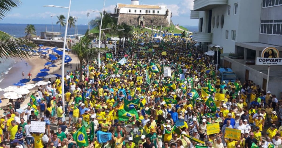 Manifestantes tomam ruas da Barra em defesa de Bolsonaro, Previdência e pacote de Moro