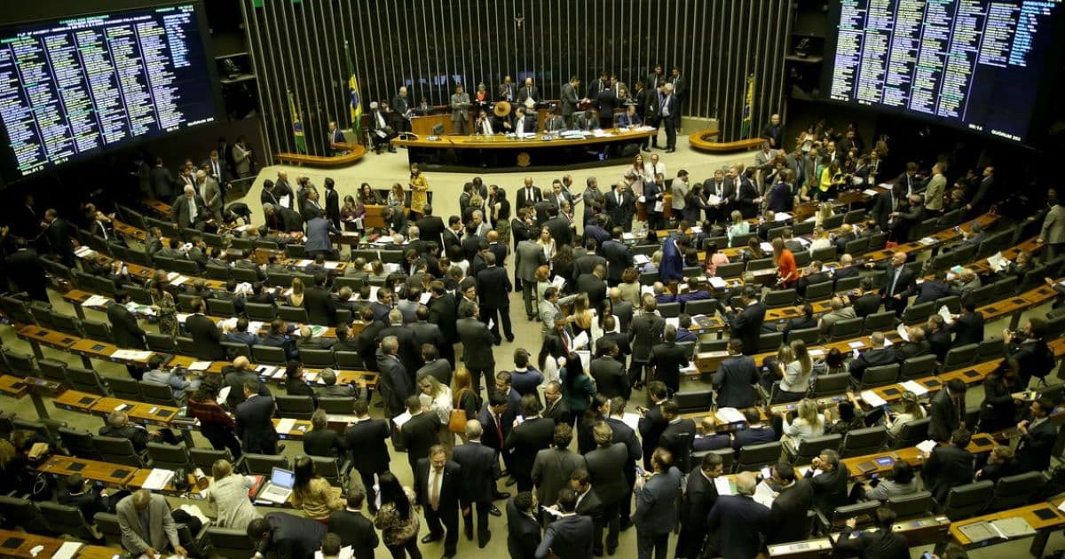 Direção de jornalismo da Câmara proíbe uso da expressão 'Centrão' na rádio, TV e Agência